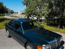 Grün Gebraucht 1992 Mercedes 190 Avantgarde Limousine | 14.500 €