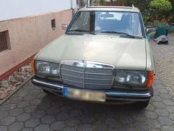 Grün Gebraucht 1982 Mercedes 200 Kombi | 5.900 €