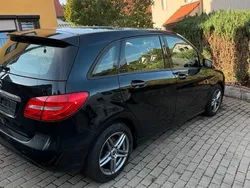 Schwarz Gebraucht 2012 Mercedes B180 Van / Kleinbus | 6.777 € (Fairer Preis)