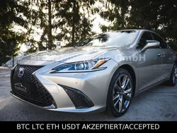 Grau Gebraucht 2019 Lexus ES300H Sport Line Limousine | 39.900 €