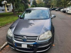 Grau Gebraucht 2005 VW Jetta Limousine | 2.000 €