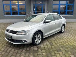 Silber Gebraucht 2014 VW Jetta Life Limousine | 8.900 € (Etwas zu teuer)