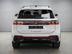 Oryxweiß metallic (0r) oryxweiß metallic (0r) Neu 2025 VW Tiguan R-line SUV | 56.558 € (Fairer Preis)