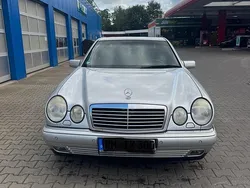 Silber Gebraucht 1996 Mercedes E230 Limousine | 3.000 €