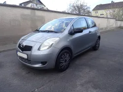 Grau Gebraucht 2007 Toyota Yaris Kleinwagen | 1.990 €
