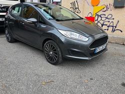 Grau Gebraucht 2016 Ford Fiesta Kleinwagen | 3.999 € (Fairer Preis)