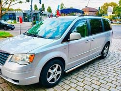 Silber Gebraucht 2010 Chrysler Town & Country Van / Kleinbus | 8.500 €