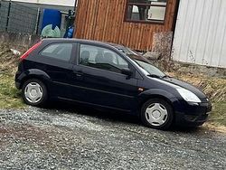 Blau Gebraucht 2004 Ford Fiesta Kleinwagen | 700 €
