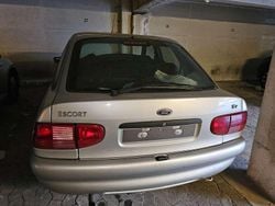 Grau Gebraucht 1999 Ford Escort Limousine | 1.000 € (Fairer Preis)