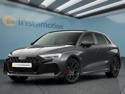 Grau Neu 2025 Audi RS3 Sportback Kleinwagen | 76.299 € (Teuer)