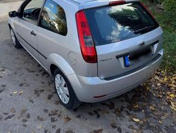 Grau Gebraucht 2006 Ford Fiesta Kleinwagen | 1.500 € (Fairer Preis)