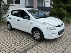 Weiß Gebraucht 2010 Hyundai i20 Classic Limousine | 1.499 € (Fairer Preis)