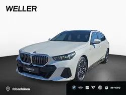 Mineralweiß (weiß) Gebraucht 2024 BMW 520 M Sport Kombi | 52.390 € (Superpreis)