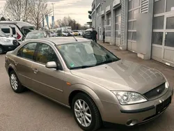 Gold Gebraucht 2002 Ford Mondeo Limousine | 2.100 € (Etwas zu teuer)