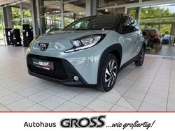 6x3)/ black mica (209) (gruen Neu 2025 Toyota Aygo Team Kleinwagen | 18.788 €