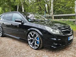 Schwarz Gebraucht 2006 Opel Vectra OPC Kombi | 9.350 €