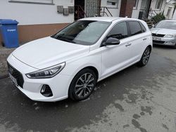 Weiß Gebraucht 2017 Hyundai i30 Kleinwagen | 10.800 € (Fairer Preis)