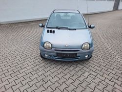 Grau Gebraucht 2002 Renault Twingo Kleinwagen | 1.190 € (Fairer Preis)