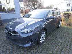 Grau Gebraucht 2021 Kia Ceed Vision Kleinwagen | 15.490 € (Guter Preis)