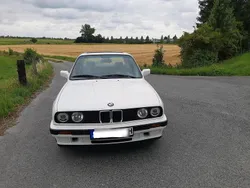 Weiß Gebraucht 1991 BMW 324 Limousine | 12.500 €