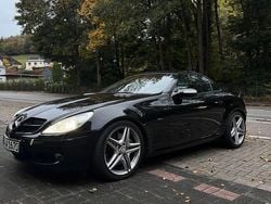 Schwarz Gebraucht 2006 Mercedes SLK350 AMG Cabrio | 21.000 €