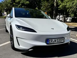 Weiß Gebraucht 2025 Tesla Model 3 Performance Limousine | 57.000 €