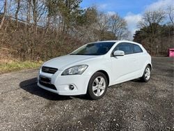 Weiß Gebraucht 2009 Kia ProCeed 2 Kleinwagen | 2.999 €