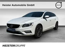 Weiß Gebraucht 2016 Volvo V60 R-Design Momentum Kombi | 18.690 € (Etwas zu teuer)
