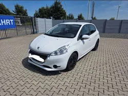 Weiß Gebraucht 2014 Peugeot 208 Active Kleinwagen | 5.200 € (Superpreis)