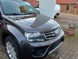 Grau Gebraucht 2014 Suzuki Grand Vitara SUV | 8.900 € (Guter Preis)