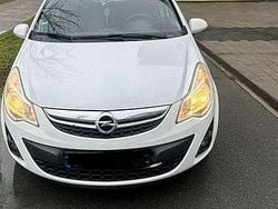 Casablancaweiss/saphirschwarz Gebraucht 2011 Opel Corsa Color Edition Kleinwagen | 2.800 € (Superpreis)