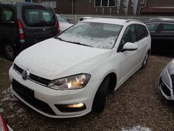 Weiß Gebraucht 2016 VW Golf VII Highline Kombi | 4.900 €