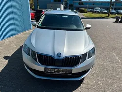 Silber Gebraucht 2018 Skoda Octavia Ambition Kombi | 8.400 € (Guter Preis)