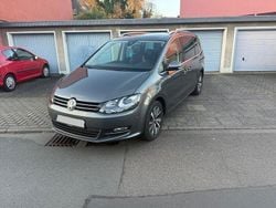 Grau Gebraucht 2020 VW Sharan Highline Van / Kleinbus | 29.999 € (Etwas zu teuer)