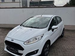 Weiß Gebraucht 2016 Ford Fiesta Limousine | 6.200 € (Guter Preis)