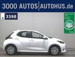 Weiss Gebraucht 2023 Toyota Yaris Comfort Limousine | 13.980 € (Guter Preis)