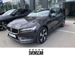 Grau Gebraucht 2023 Volvo V60 CC Plus Kombi | 36.490 € (Fairer Preis)
