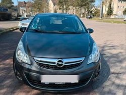 Grau Gebraucht 2011 Opel Corsa Limousine | 5.000 € (Etwas zu teuer)