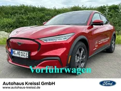 Lucidrot metallic Gebraucht 2023 Ford Mustang Mach-E Basis SUV | 55.280 €