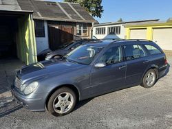 Himmelblau Gebraucht 2006 Mercedes E200 Kombi | 4.999 €