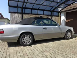 Grau Gebraucht 1995 Mercedes E200 Cabrio | 24.500 €