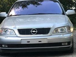 Silber Gebraucht 2002 Opel Omega Kombi | 7.500 €