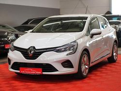 Weiß Gebraucht 2020 Renault Clio V Experience Limousine | 9.950 € (Fairer Preis)