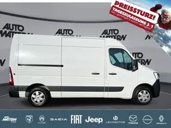 Mineral weiss Gebraucht 2022 Renault Master Van | 29.989 € (Etwas zu teuer)