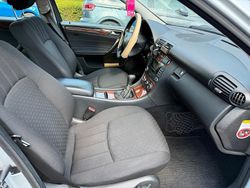 Silber Gebraucht 2006 Mercedes C200 Limousine | 3.300 € (Fairer Preis)