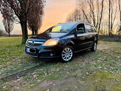 Schwarz Gebraucht 2005 Opel Zafira Family Van / Kleinbus | 1.550 € (Guter Preis)