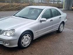 Silber Gebraucht 2005 Mercedes C200 Classic Limousine | 2.200 € (Fairer Preis)