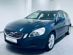 Blau Gebraucht 2013 Volvo V60 Momentum Kombi | 8.980 € (Fairer Preis)