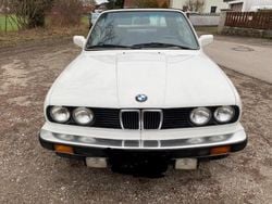 Weiß Gebraucht 1987 BMW 325 Cabriolet Cabrio | 14.500 €
