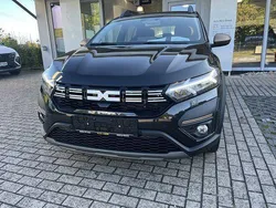 Schwarz Neu 2025 Dacia Sandero Extreme Kleinwagen | 22.000 € (Etwas zu teuer)